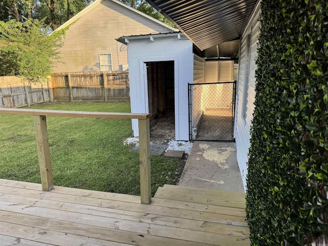 810 N Pear St, Searcy, AR 72143 - view of wooden deck