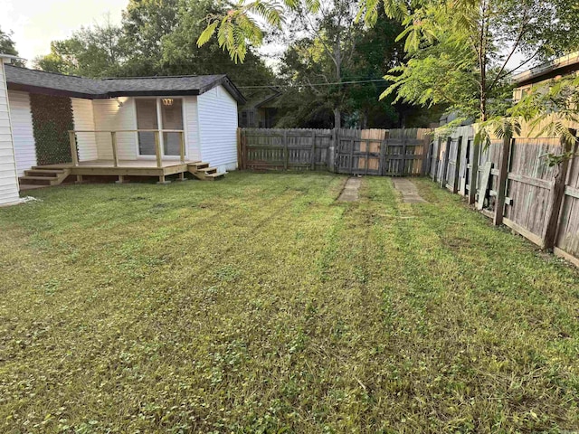 810 N Pear St, Searcy, AR 72143 - view of yard featuring a wooden deck