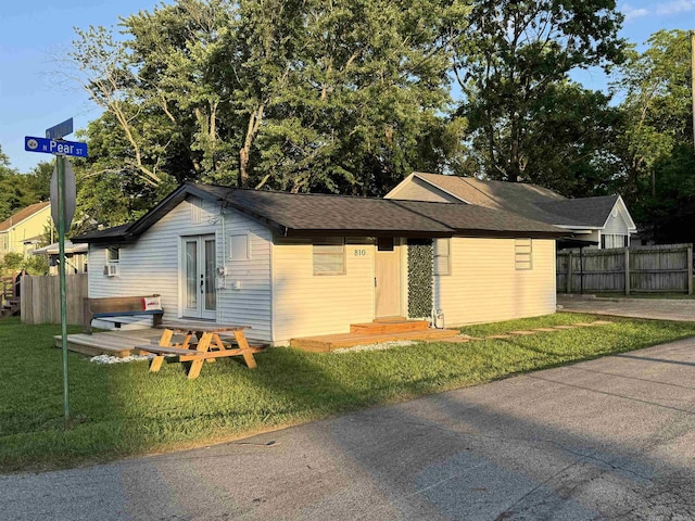 810 N Pear St, Searcy, AR 72143 - view of front of home with driveway