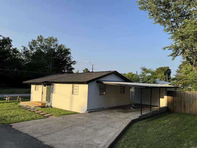 810 N Pear St, Searcy, AR 72143 - back of house with driveway and a carport