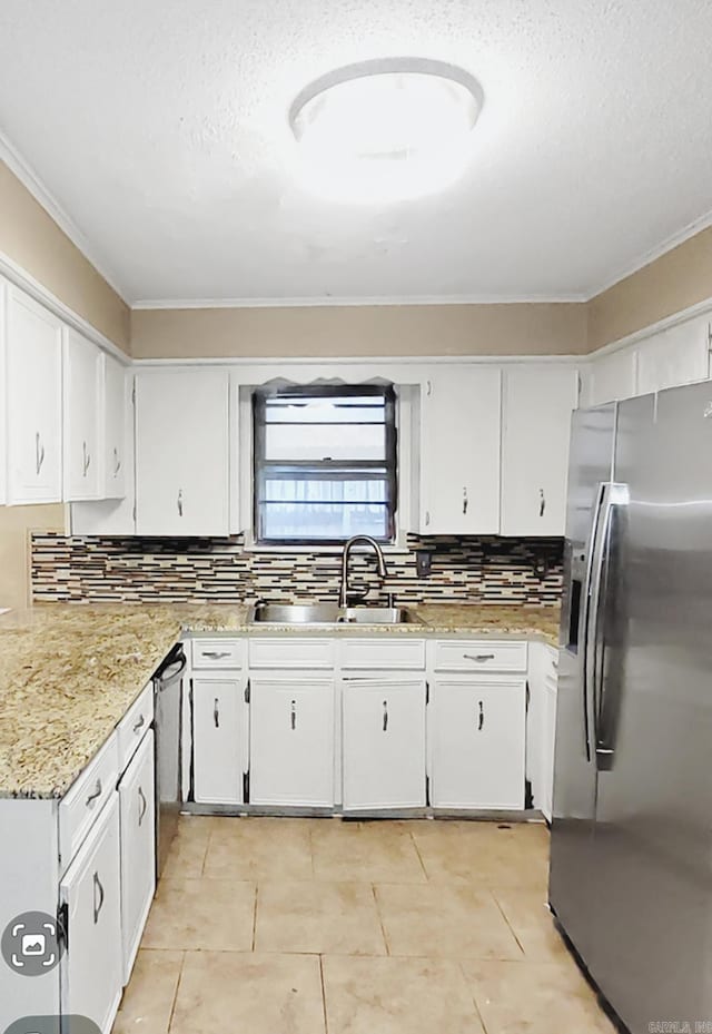 9 Apple Tree Cir, Little Rock, AR 72210 - kitchen with appliances with stainless steel finishes, a sink, white cabinetry, backsplash, and a textured ceiling