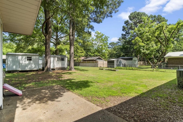 view of yard featuring a patio area