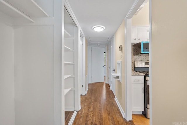 18 Woodcliff Cir, Little Rock, AR 72204 - hall featuring wood finished floors