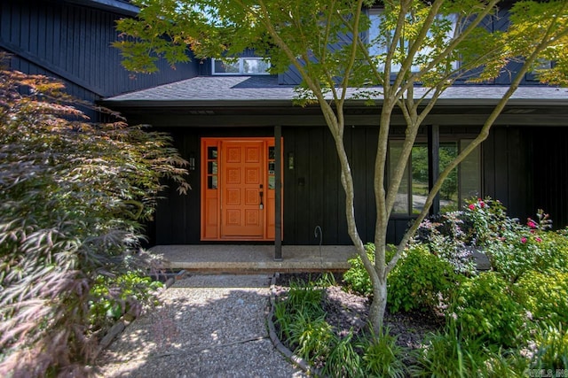 3 Poydras Dr, Little Rock, AR 72211 - view of exterior entry featuring a porch and roof with shingles
