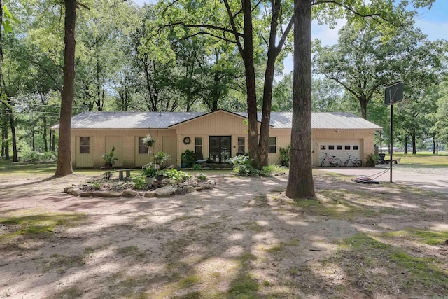 234 Robin Ln, Walnut Ridge, AR 72476 - ranch-style home featuring an attached garage, metal roof, and driveway