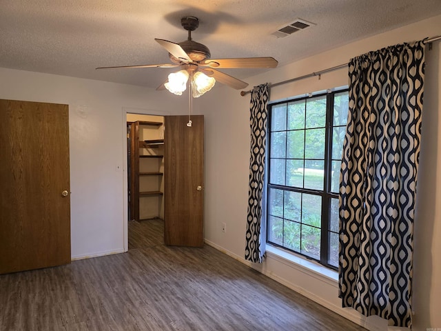 535 Ridgeview Ln, Russellville, AR 72802 - unfurnished room featuring wood finished floors, a textured ceiling, a ceiling fan, and baseboards