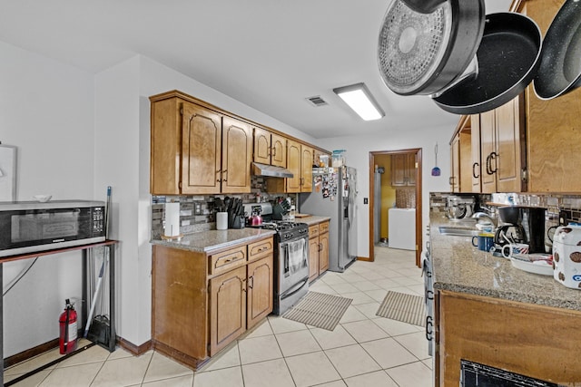 16 Clinton Ct, Cabot, AR 72023 - kitchen with stainless steel appliances, under cabinet range hood, a sink, and brown cabinets