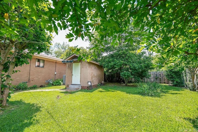 1706 W Block St, El Dorado, AR 71730 - view of yard featuring an outbuilding