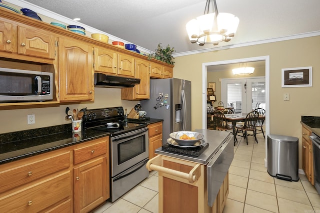 113 Deer View Cir, Hot Springs, AR 71913 - kitchen featuring appliances with stainless steel finishes, under cabinet range hood, a chandelier, ornamental molding, and light tile patterned floors