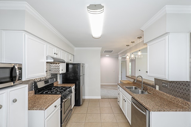 831 Jackman St, Benton, AR 72015 - kitchen with stainless steel appliances, a sink, under cabinet range hood, white cabinets, and ornamental molding
