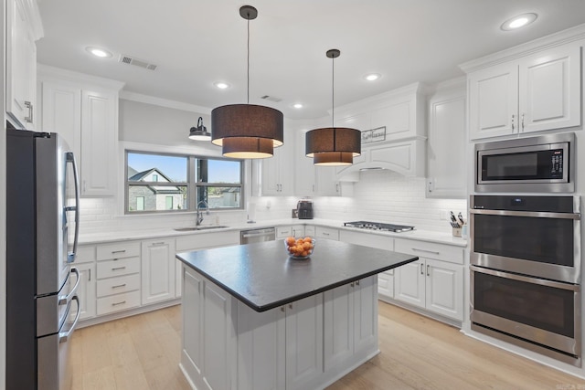 7429 Lake Point Cir, Benton, AR 72019 - kitchen with stainless steel appliances, a sink, white cabinetry, backsplash, and recessed lighting