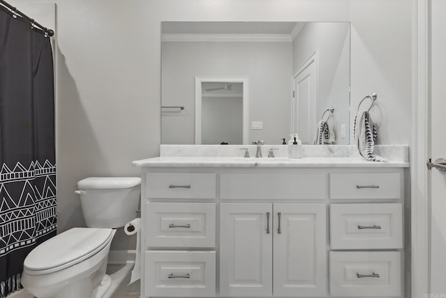 7429 Lake Point Cir, Benton, AR 72019 - full bath featuring crown molding, toilet, vanity, curtained shower, and baseboards