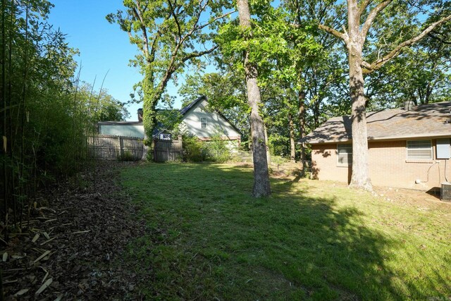 2318 Breckenridge Dr, Little Rock, AR 72227 - view of yard