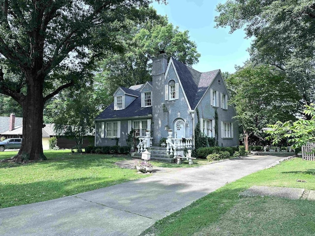 582 N Fourth Ave, Piggott, AR 72454 - view of front of house featuring a chimney and a front lawn