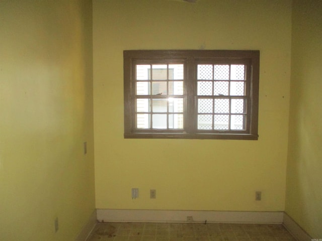 2111 S Arch St, Little Rock, AR 72206 - empty room featuring baseboards