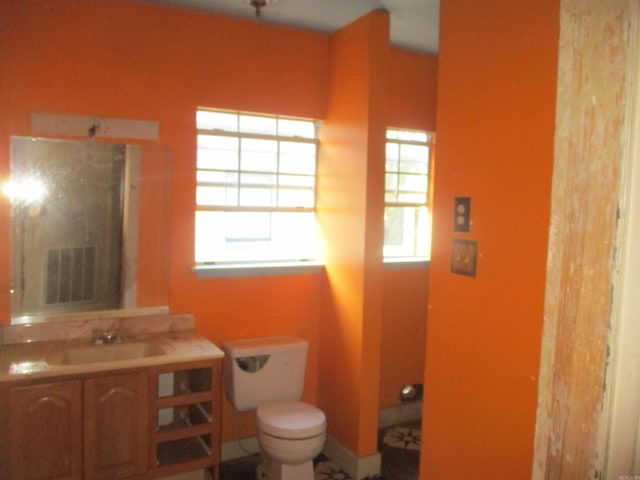 2111 S Arch St, Little Rock, AR 72206 - bathroom with toilet and vanity