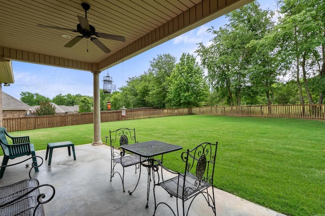 view of patio featuring a ceiling fan and outdoor dining space