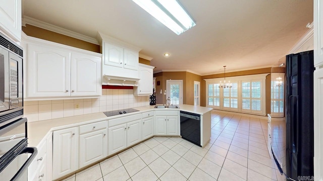 4335 Gazebo Dr, Conway, AR 72034 - kitchen with black appliances, a peninsula, a sink, crown molding, and a chandelier