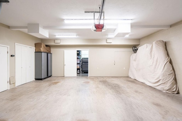 1244 N Scenic Dr, Heber Springs, AR 72543 - garage featuring a garage door opener