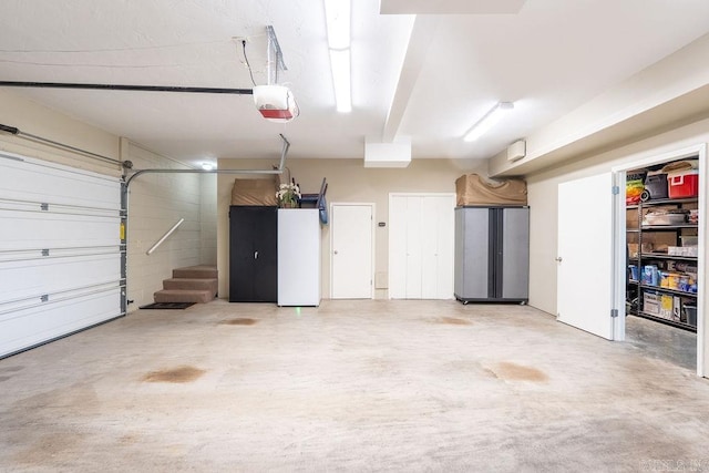 1244 N Scenic Dr, Heber Springs, AR 72543 - garage with a garage door opener