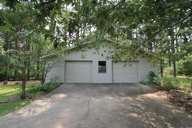 2102 N 22nd St, Paragould, AR 72450 - detached garage with driveway