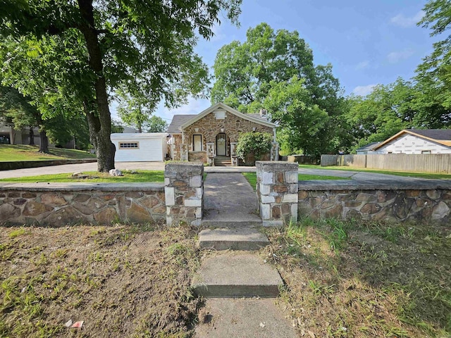 1421 W 25th St, North Little Rock, AR 72114 - view of front of house with stone siding