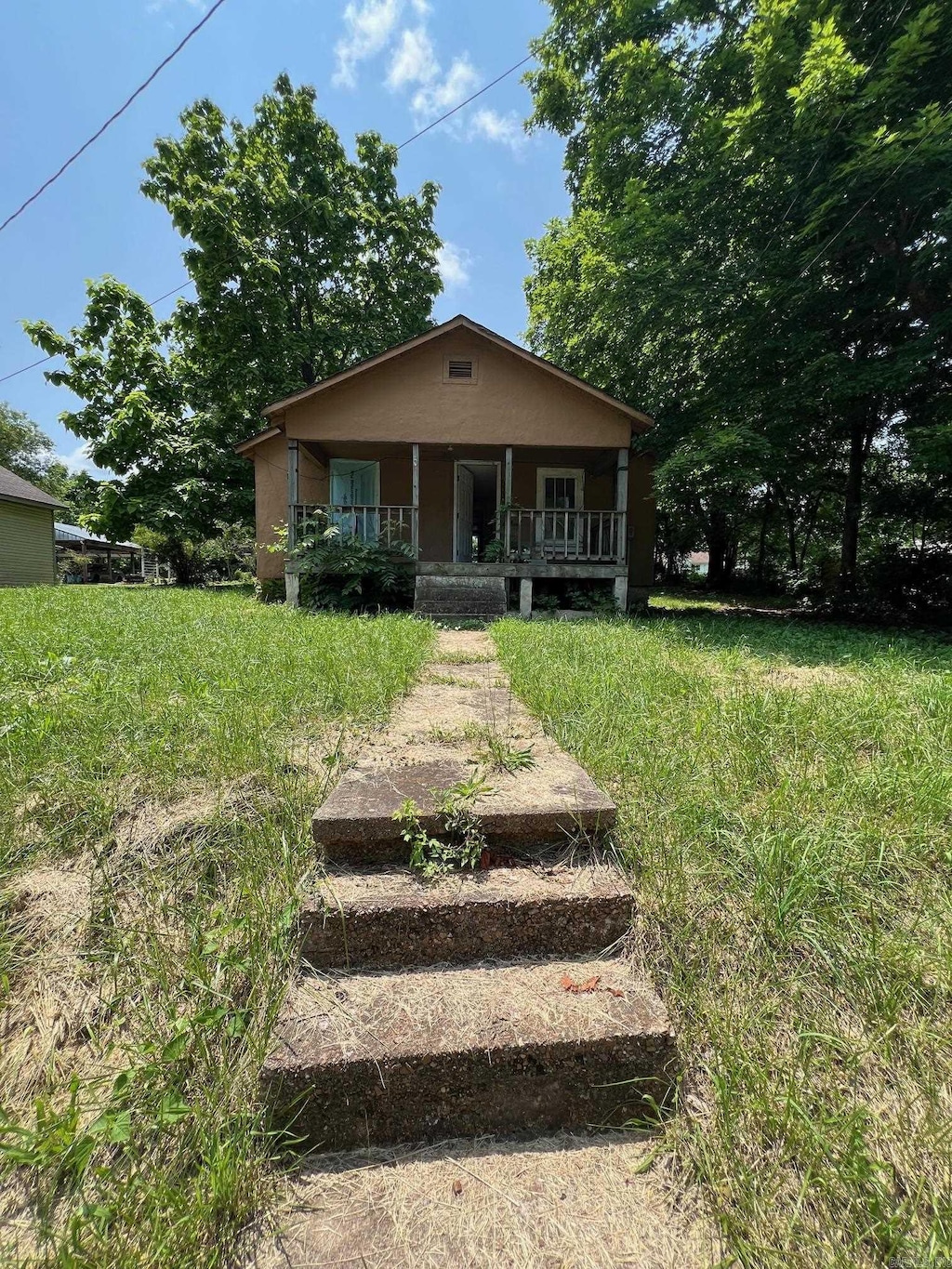 602 E Main, Flippin, AR 72634 - bungalow with a porch and stucco siding