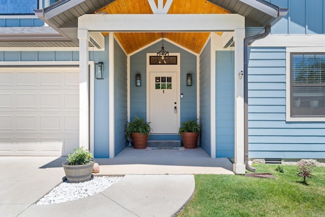 3069 Spring Mill Dr, Mountain Home, AR 72653 - property entrance with a garage