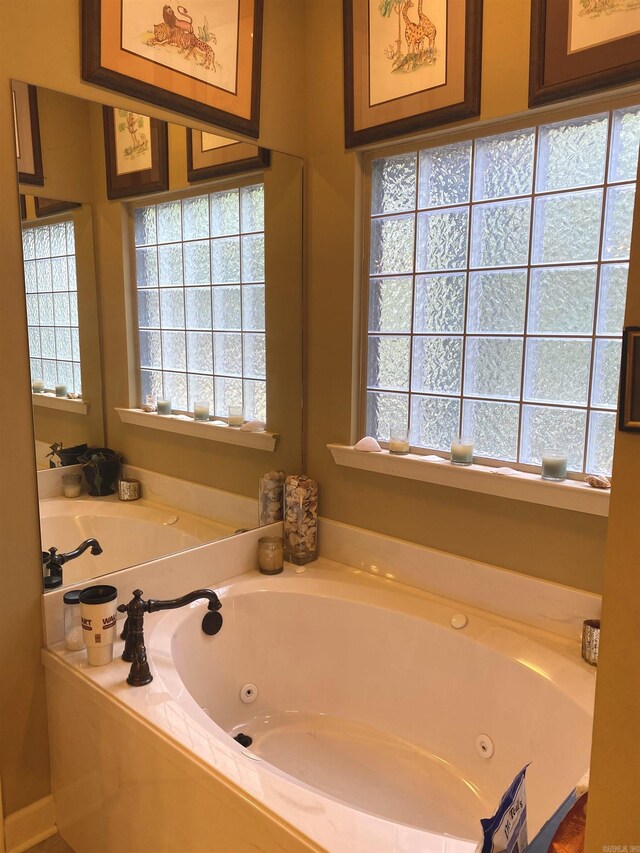 6 Maplewood W, Heber Springs, AR 72543 - full bathroom with a tub with jets