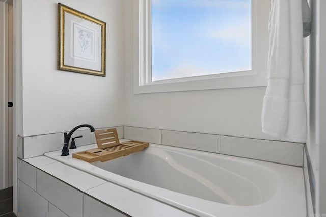 10584 Gunter Loop, Benton, AR 72019 - full bathroom featuring a bath