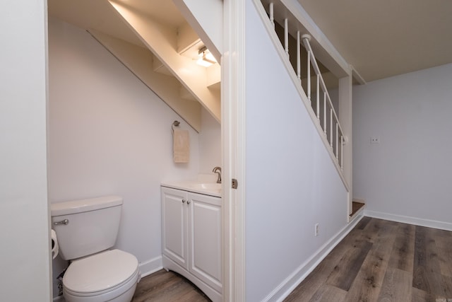 122 Glen Dr, Little Rock, AR 72207 - bathroom with vanity, toilet, wood finished floors, and baseboards