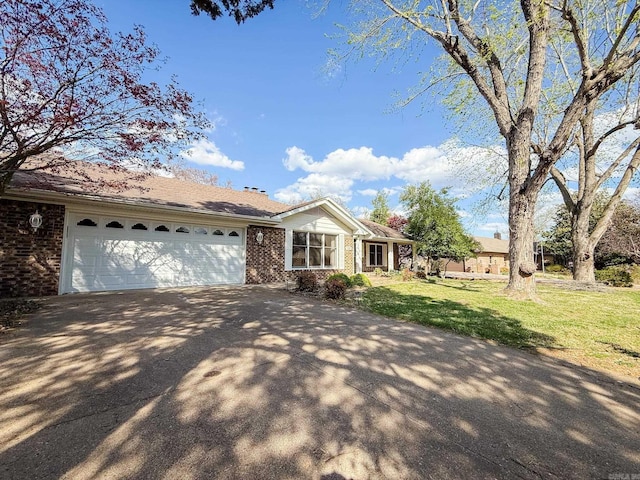 1908 Honeysuckle Dr, Mountain Home, AR 72653 - single story home with brick siding, a garage, concrete driveway, and a front lawn