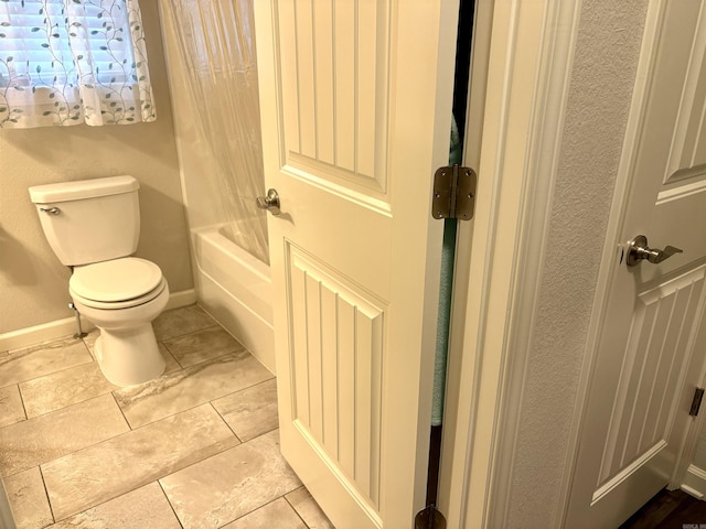 135 Meadow Dr, Beebe, AR 72012 - full bath featuring toilet, shower / bath combination with curtain, and baseboards