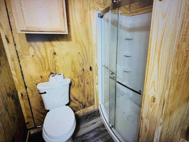 8923 Misenheimer Rd, Mountain View, AR 72560 - bathroom with a shower stall, toilet, and wood finished floors