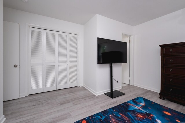 4605 N Cedar, North Little Rock, AR 72116 - unfurnished bedroom featuring wood finished floors, baseboards, and a closet