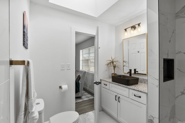 7 Buttermilk Rd, Little Rock, AR 72227 - full bath with vanity, toilet, and a skylight