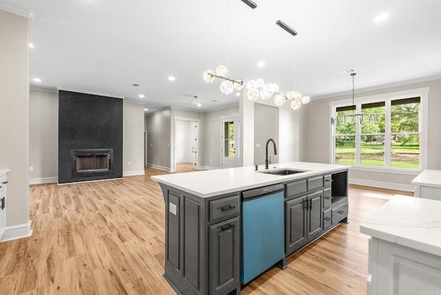 kitchen featuring dishwasher, a sink, ornamental molding, light wood-style floors, and baseboards