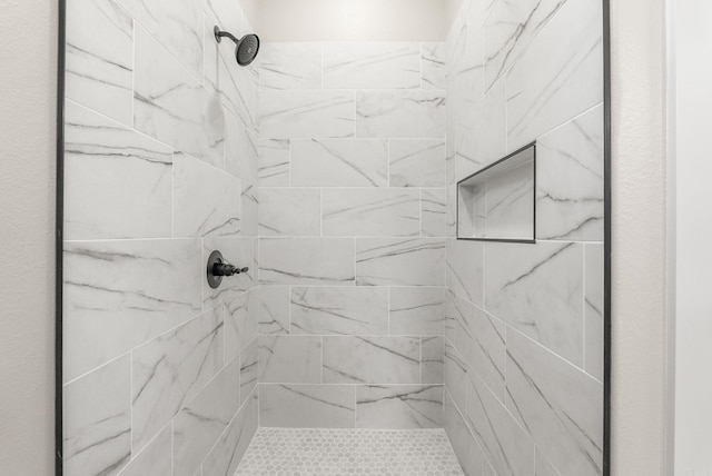 full bath with tiled shower