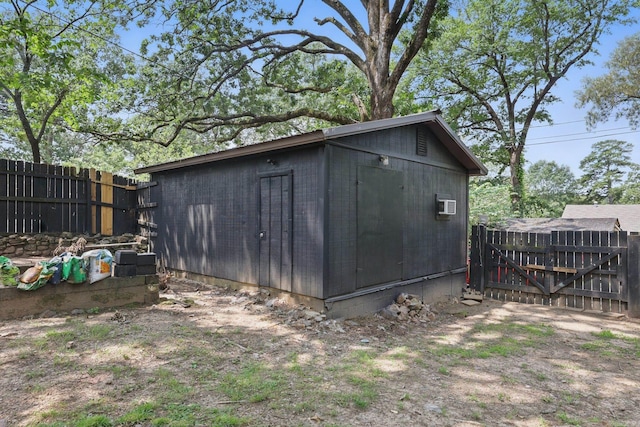 1810 S Pierce St, Little Rock, AR 72204 - view of outbuilding featuring a gate