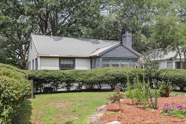 1810 S Pierce St, Little Rock, AR 72204 - view of front facade featuring metal roof, a chimney, and a front lawn