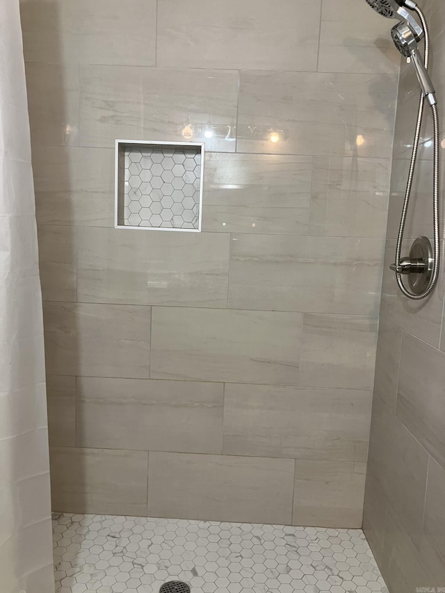 5006 Manor Ave, Little Rock, AR 72204 - full bathroom with tiled shower