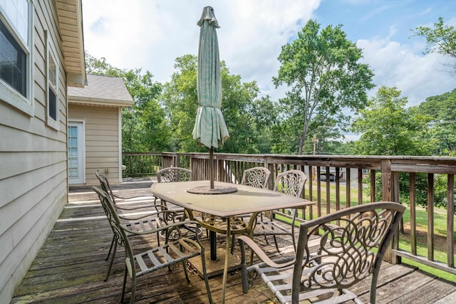 206 Brown, Hot Springs, AR 71913 - wooden terrace with outdoor dining area