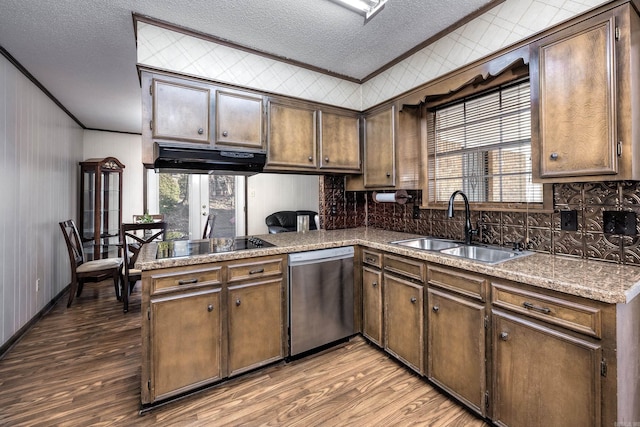 817 Ouachita Pl, Little Rock, AR 72205 - kitchen with stainless steel dishwasher, crown molding, a sink, a textured ceiling, and wood finished floors