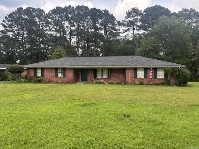 335 Berg Ave, Camden, AR 71701 - ranch-style house featuring a front yard and brick siding
