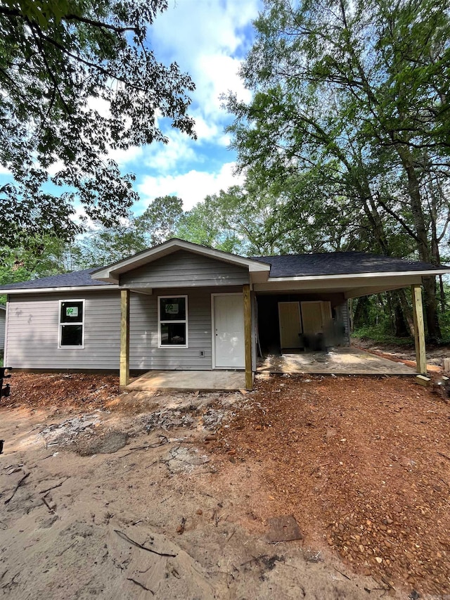 1324 Maple St, Malvern, AR 72104 - ranch-style home featuring an attached carport and dirt driveway