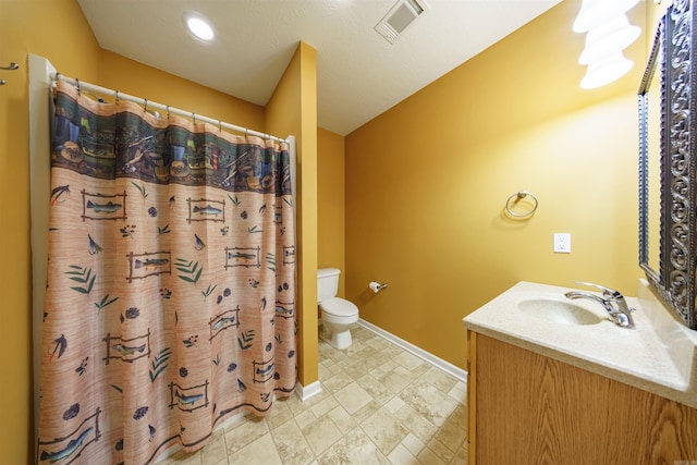 505 E Tri Lks, Horseshoe Bend, AR 72512 - bathroom with toilet, vanity, baseboards, and a shower with shower curtain
