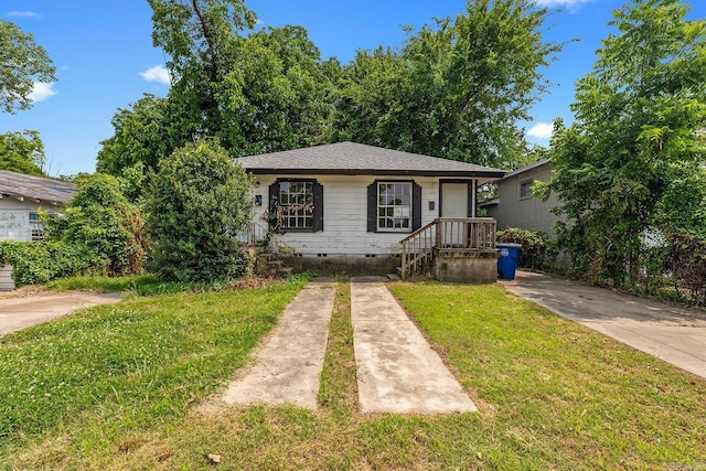 818 W 25th St, North Little Rock, AR 72114 - bungalow with crawl space and a front lawn