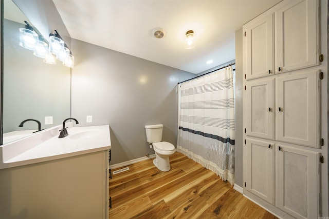 569 Hamlett Springs Rd, Cave City, AR 72521 - full bath featuring toilet, wood finished floors, vanity, baseboards, and a shower with shower curtain