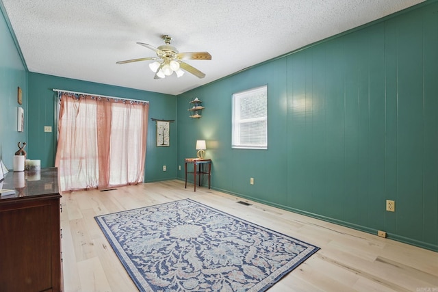415 W 50th St, North Little Rock, AR 72118 - bedroom featuring wood finished floors, a textured ceiling, and a ceiling fan