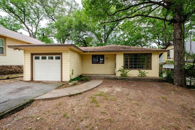 220 N Monroe St, Little Rock, AR 72205 - single story home with asphalt driveway and an attached garage